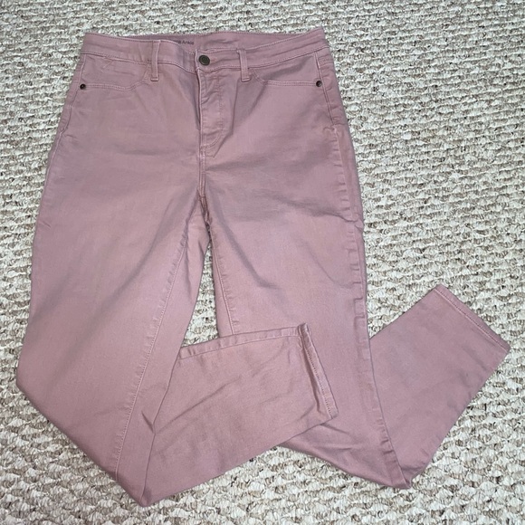2 for $20 or 5 for $40
TALBOTS JEANS - SIZE 8 - Picture 1 of 11